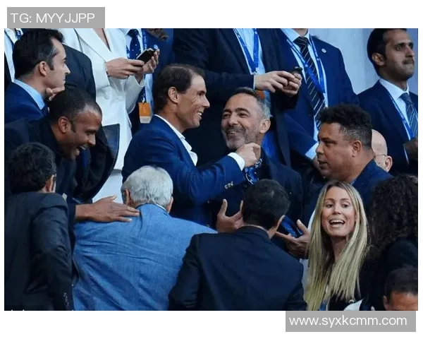 四大足球巨星同框合影 展现传奇球技与不朽荣耀 四大足球巨星同框合影 展现传奇球技与不朽荣耀