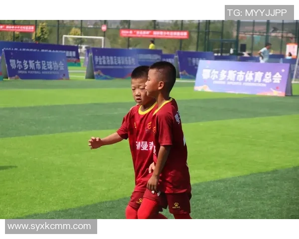 萌力满满的足球小将们用笑容与球技征服球迷心灵 萌力满满的足球小将们用笑容与球技征服球迷心灵